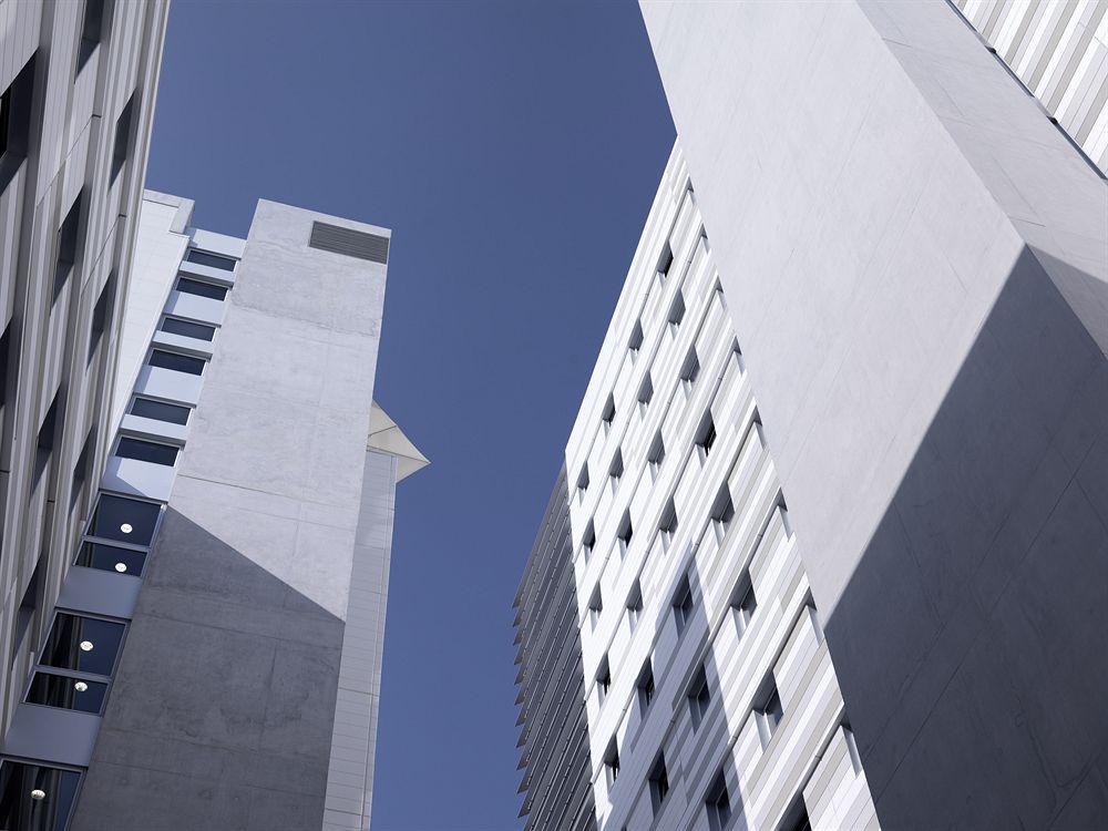 Отель Residencia Melon District Marina Барселона Экстерьер фото