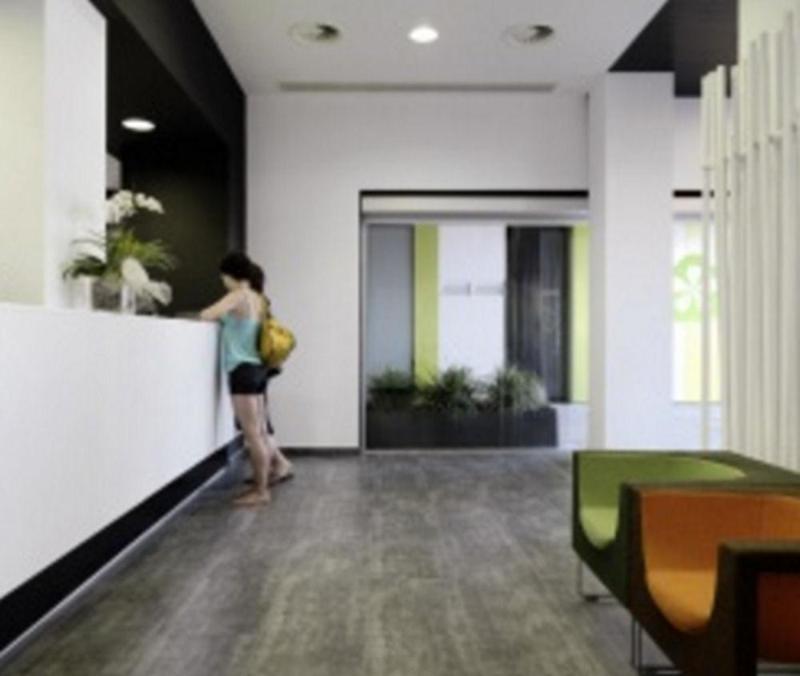 Отель Residencia Melon District Marina Барселона Экстерьер фото